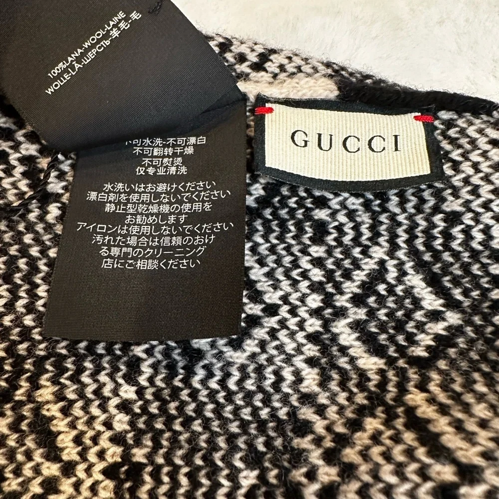 Gucci Chic Black and Cream Knit Beanie - Picture 9 of 9